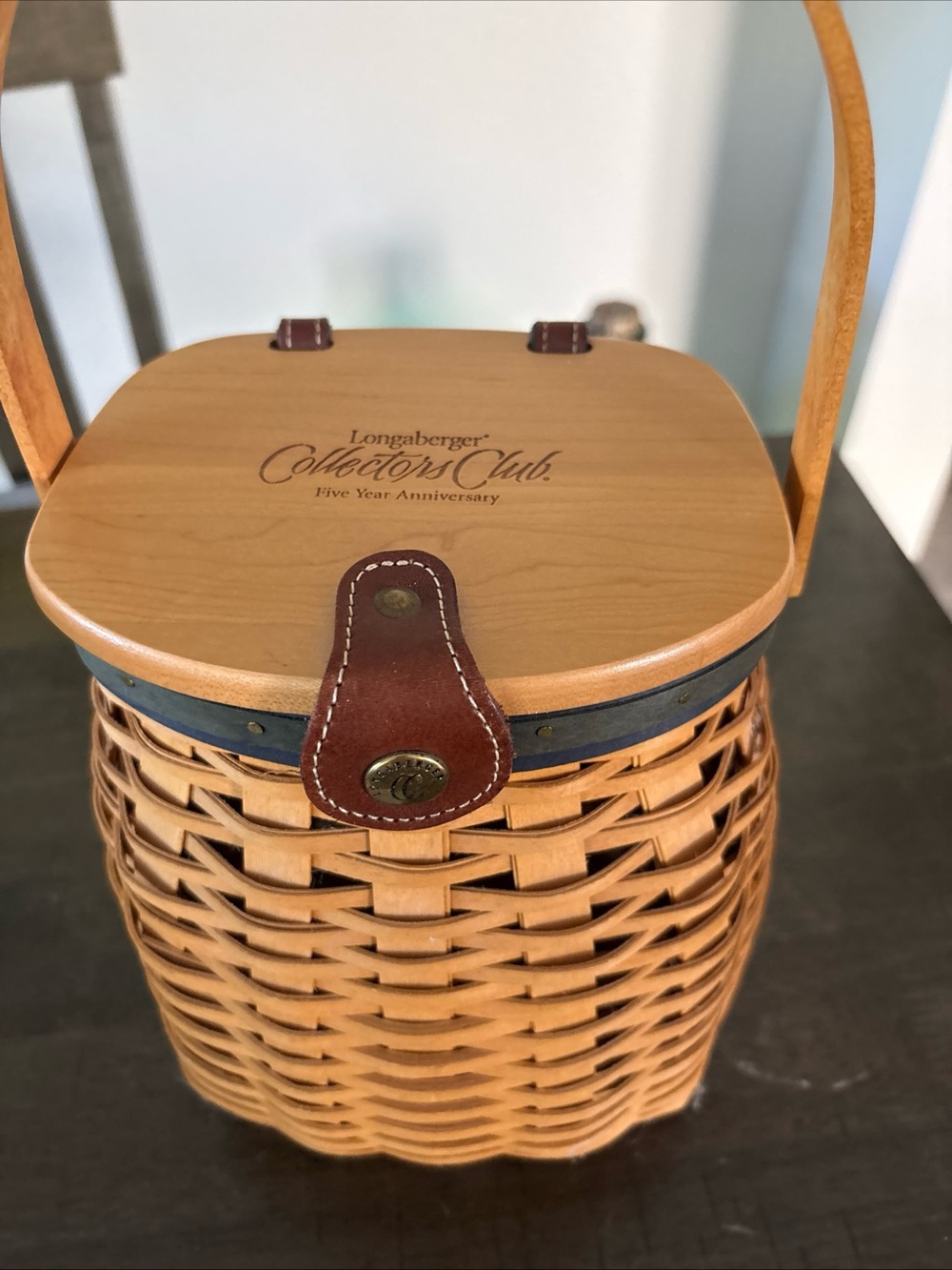 Longaberger Wood Collectors Club Lid with Brown Leather Accents - Picture 3 of 16